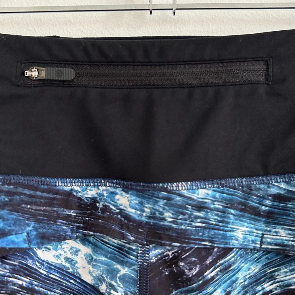 Lululemon Run Times Short II 4” in Shorelines Multi Blue / Black sz 6 Activewear